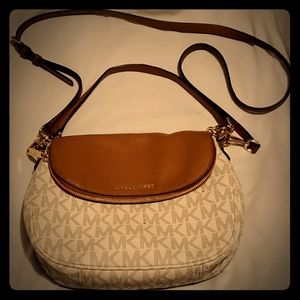 Michael Kors Crossboday Vallina Bag